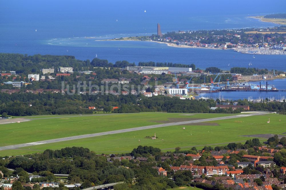 Kiel von oben - Gelände des Flughafen in Kiel im Bundesland Schleswig-Holstein