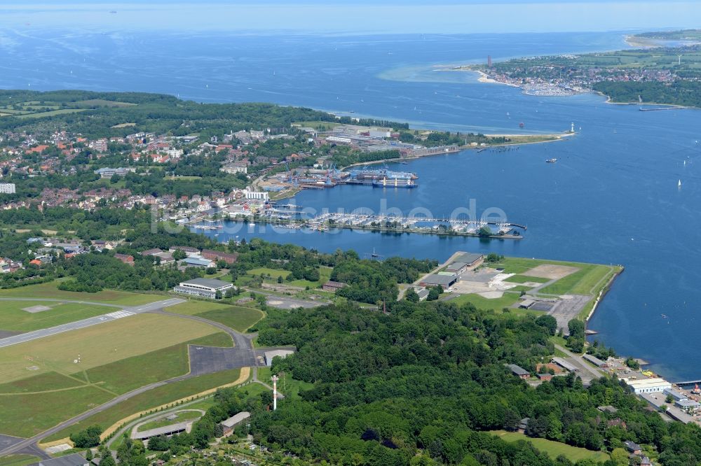 Kiel von oben - Gelände des Flughafen in Kiel im Bundesland Schleswig-Holstein