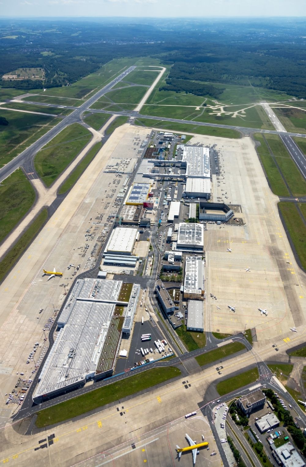 Luftbild Köln - Gelände des Flughafen Köln Bonn Airport im Ortsteil Grengel in Köln im Bundesland Nordrhein-Westfalen, Deutschland