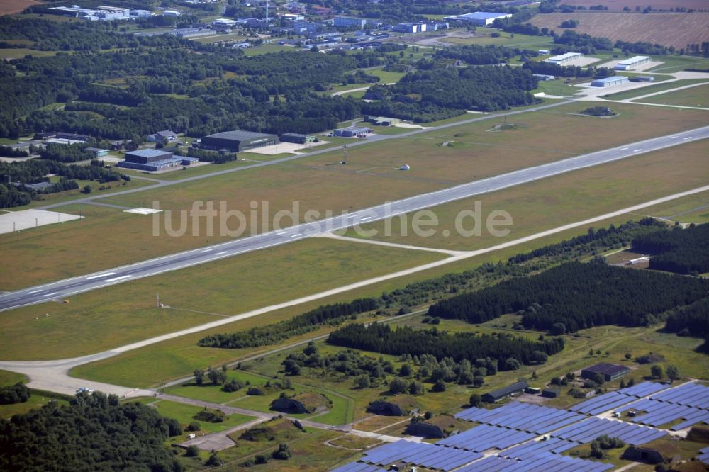 Luftaufnahme Laage - Gelände des Flughafen in Laage im Bundesland Mecklenburg-Vorpommern