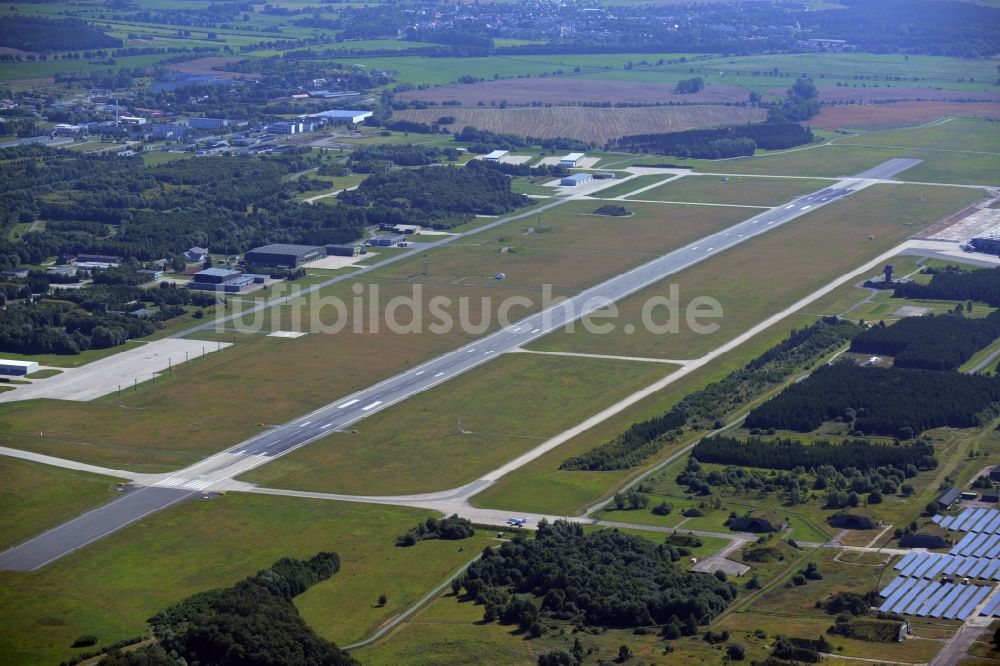 Laage von oben - Gelände des Flughafen in Laage im Bundesland Mecklenburg-Vorpommern