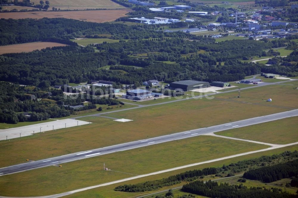 Luftaufnahme Laage - Gelände des Flughafen in Laage im Bundesland Mecklenburg-Vorpommern