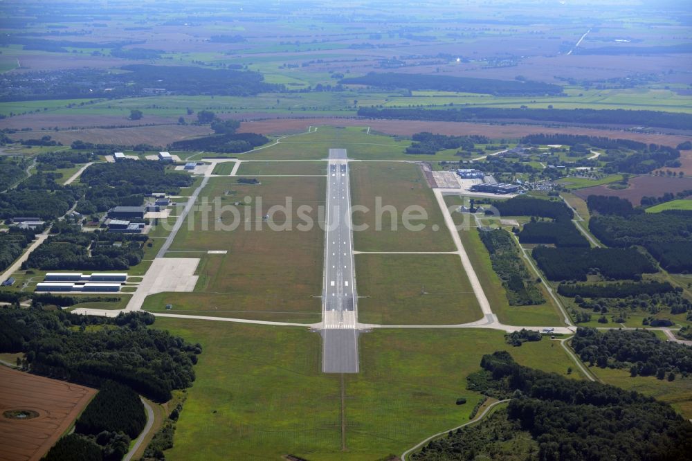 Laage von oben - Gelände des Flughafen in Laage im Bundesland Mecklenburg-Vorpommern