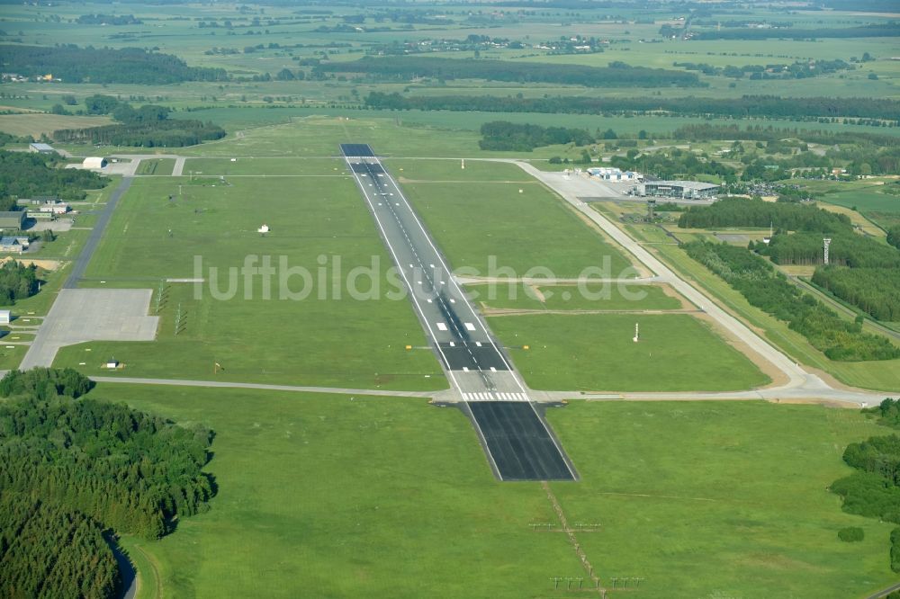 Luftbild Laage - Gelände des Flughafen in Laage im Bundesland Mecklenburg-Vorpommern