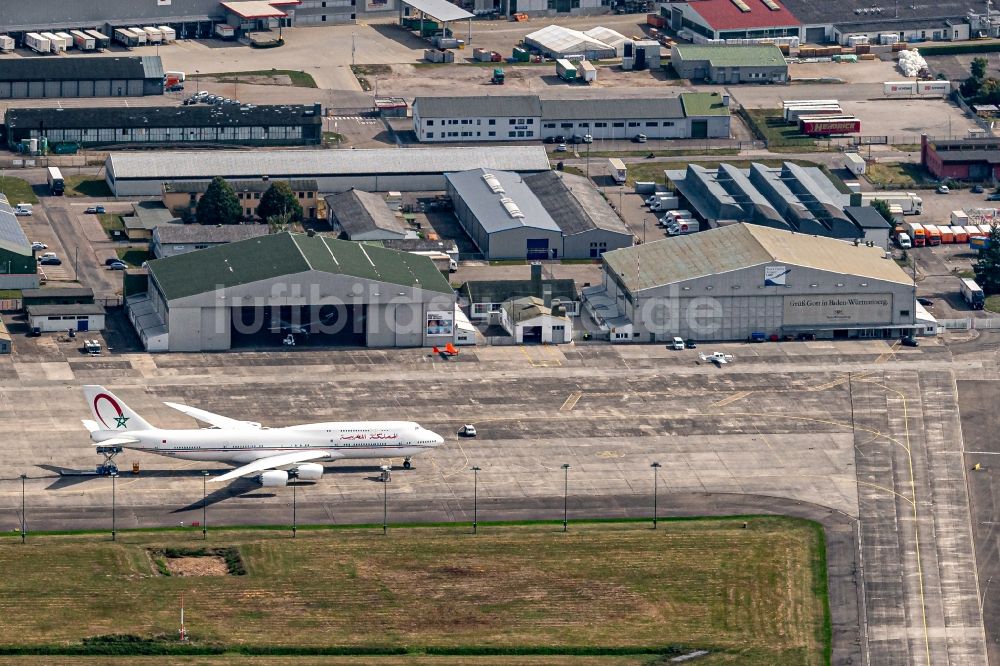 Luftaufnahme Lahr/Schwarzwald - Gelände des Flughafen Lahr (EDTL) Vorfeld in Lahr/Schwarzwald im Bundesland Baden-Württemberg, Deutschland