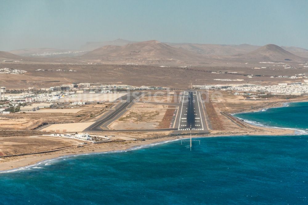 Luftaufnahme Tias - Gelände des Flughafen Lanzarote in Tias in Canarias, Spanien