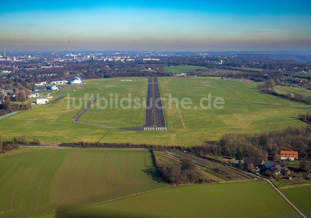 Mülheim an der Ruhr aus der Vogelperspektive: Gelände des Flughafen in Mülheim an der Ruhr im Bundesland Nordrhein-Westfalen, Deutschland
