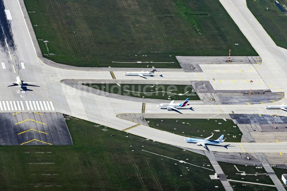 Luftaufnahme München - Gelände des Flughafen in München im Bundesland Bayern, Deutschland