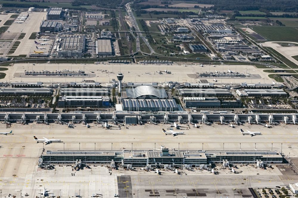 Luftbild München - Gelände des Flughafen in München im Bundesland Bayern, Deutschland