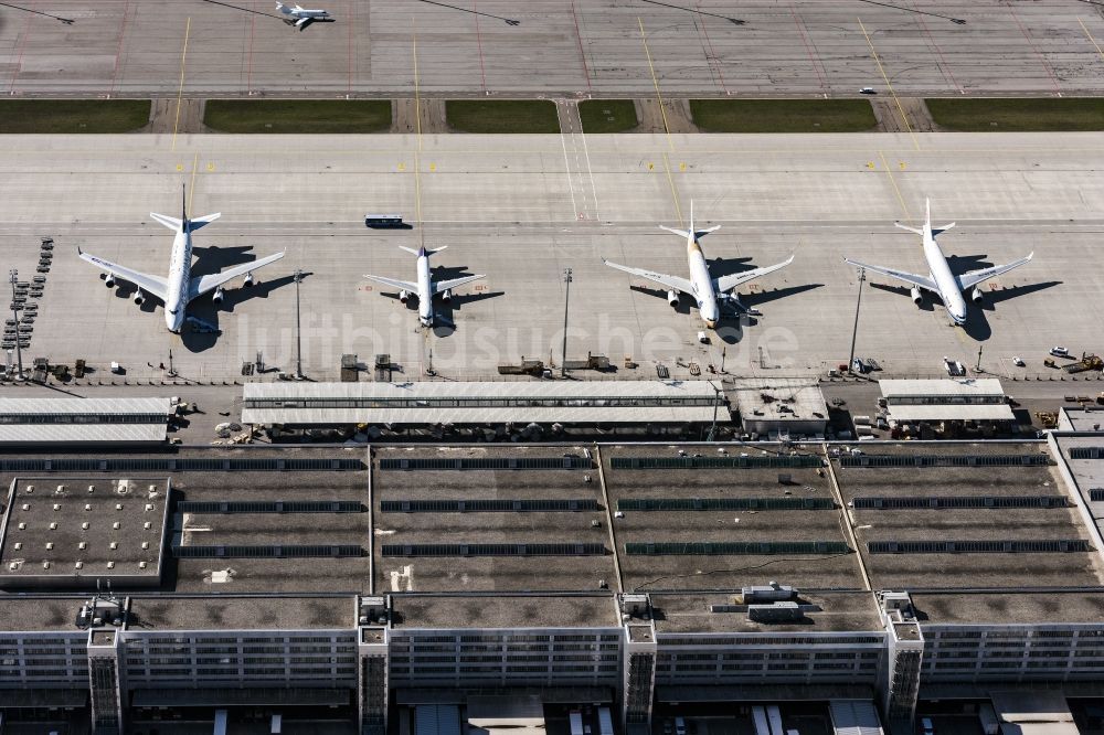 München-Flughafen von oben - Gelände des Flughafen München in München im Bundesland Bayern, Deutschland