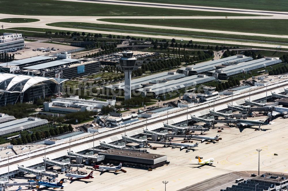 Oberding aus der Vogelperspektive: Gelände des Flughafen München in München im Bundesland Bayern, Deutschland