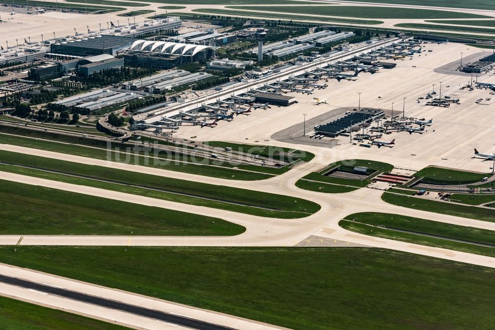 Luftbild Oberding - Gelände des Flughafen München in München im Bundesland Bayern, Deutschland