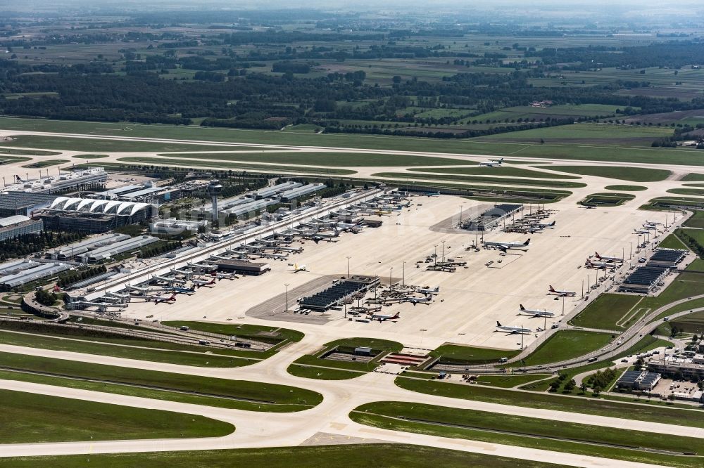 Luftaufnahme Oberding - Gelände des Flughafen München in München im Bundesland Bayern, Deutschland