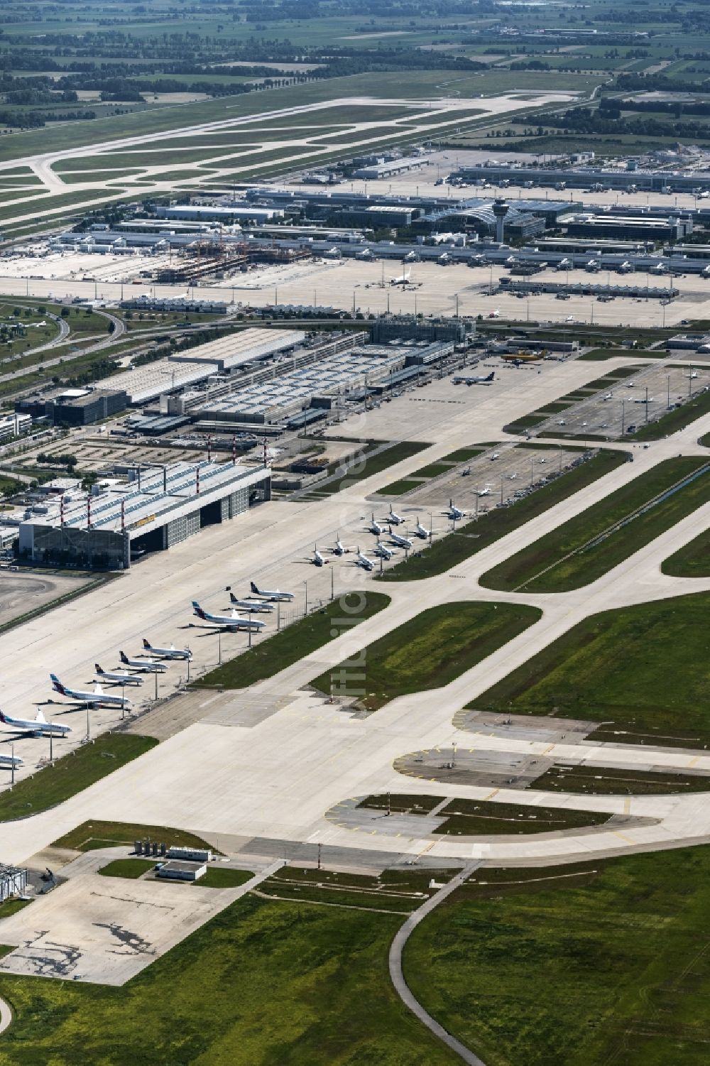 München-Flughafen aus der Vogelperspektive: Gelände des Flughafen München in München im Bundesland Bayern, Deutschland