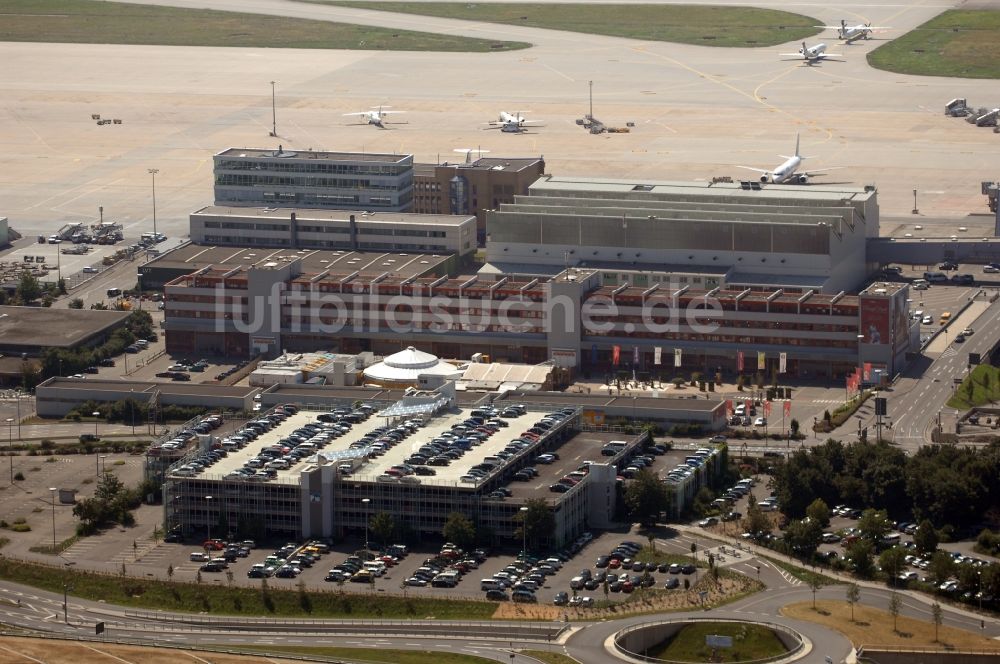 Luftbild Stuttgart - Gelände des Flughafen im Ortsteil Bernhausen in Stuttgart im Bundesland Baden-Württemberg, Deutschland