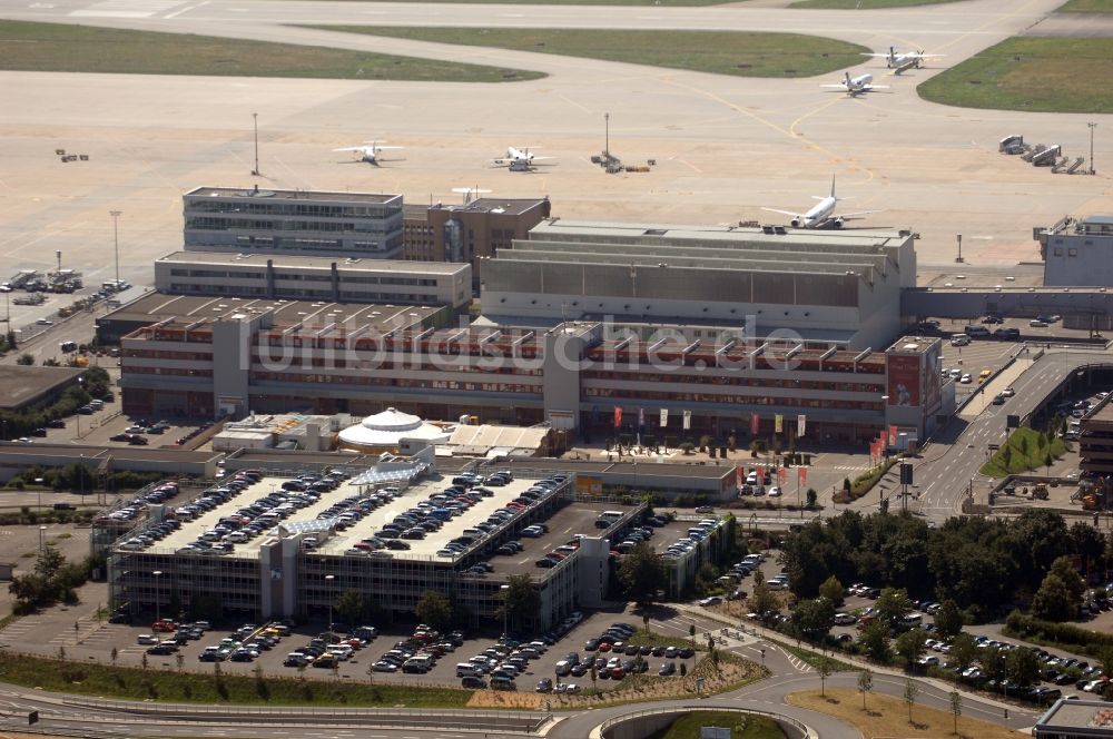 Luftaufnahme Stuttgart - Gelände des Flughafen im Ortsteil Bernhausen in Stuttgart im Bundesland Baden-Württemberg, Deutschland