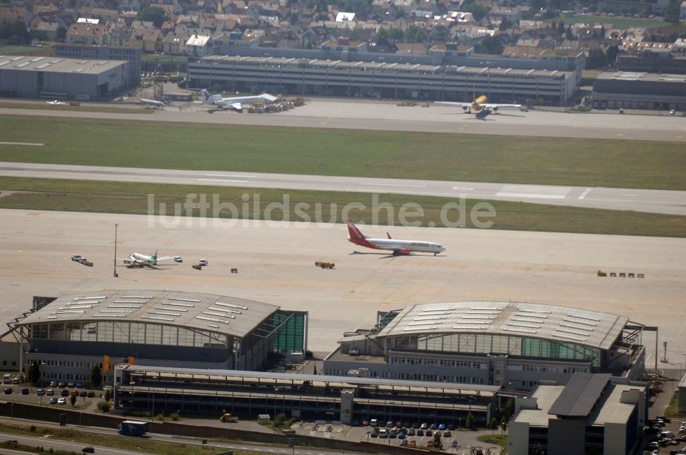 Stuttgart aus der Vogelperspektive: Gelände des Flughafen im Ortsteil Bernhausen in Stuttgart im Bundesland Baden-Württemberg, Deutschland