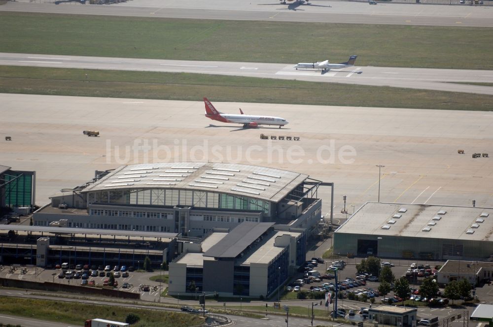 Luftbild Stuttgart - Gelände des Flughafen im Ortsteil Bernhausen in Stuttgart im Bundesland Baden-Württemberg, Deutschland