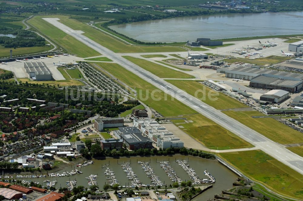 Hamburg von oben - Gelände des Flughafen im Ortsteil Finkenwerder in Hamburg, Deutschland