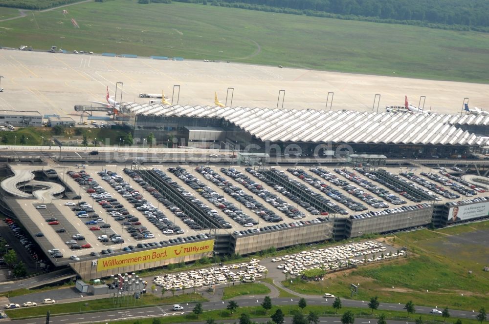 Luftaufnahme Köln - Gelände des Flughafen im Ortsteil Grengel in Köln im Bundesland Nordrhein-Westfalen, Deutschland