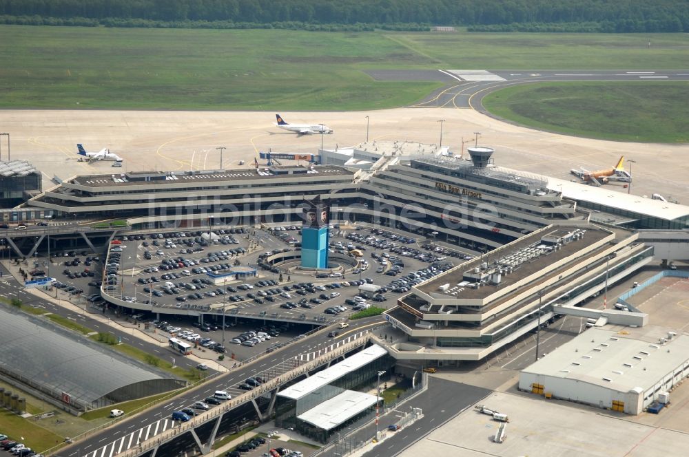 Luftaufnahme Köln - Gelände des Flughafen im Ortsteil Grengel in Köln im Bundesland Nordrhein-Westfalen, Deutschland