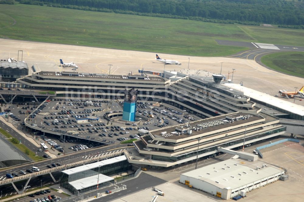 Luftaufnahme Köln - Gelände des Flughafen im Ortsteil Grengel in Köln im Bundesland Nordrhein-Westfalen, Deutschland