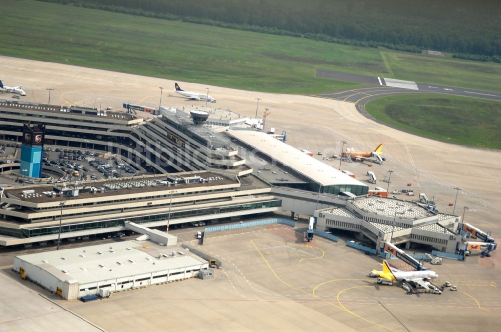 Köln aus der Vogelperspektive: Gelände des Flughafen im Ortsteil Grengel in Köln im Bundesland Nordrhein-Westfalen, Deutschland