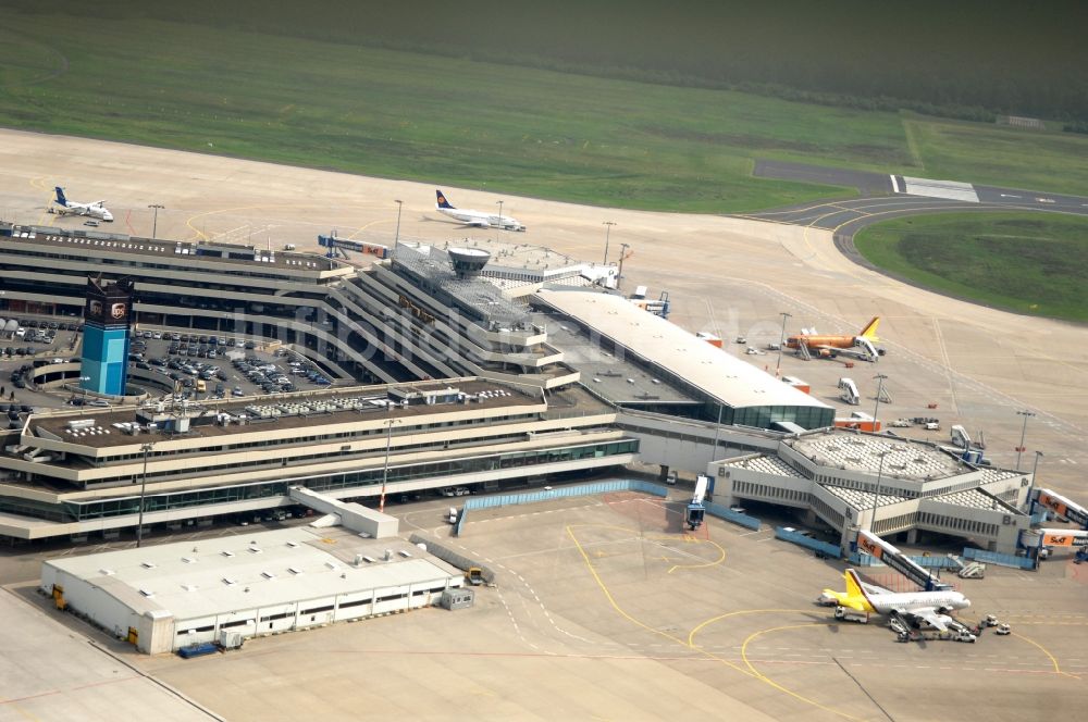 Luftbild Köln - Gelände des Flughafen im Ortsteil Grengel in Köln im Bundesland Nordrhein-Westfalen, Deutschland