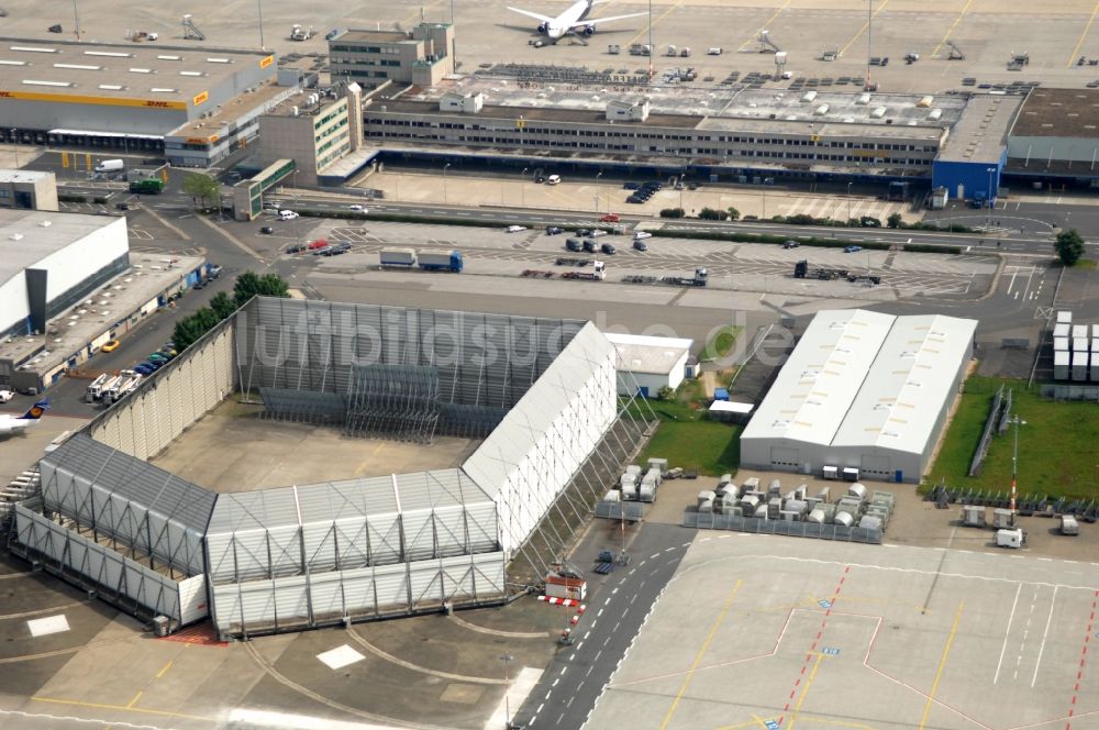 Luftaufnahme Köln - Gelände des Flughafen im Ortsteil Grengel in Köln im Bundesland Nordrhein-Westfalen, Deutschland