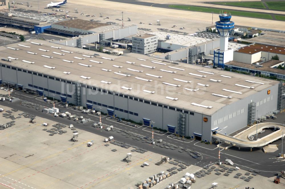 Köln von oben - Gelände des Flughafen im Ortsteil Grengel in Köln im Bundesland Nordrhein-Westfalen, Deutschland