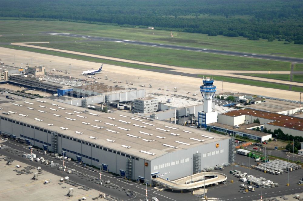 Köln aus der Vogelperspektive: Gelände des Flughafen im Ortsteil Grengel in Köln im Bundesland Nordrhein-Westfalen, Deutschland