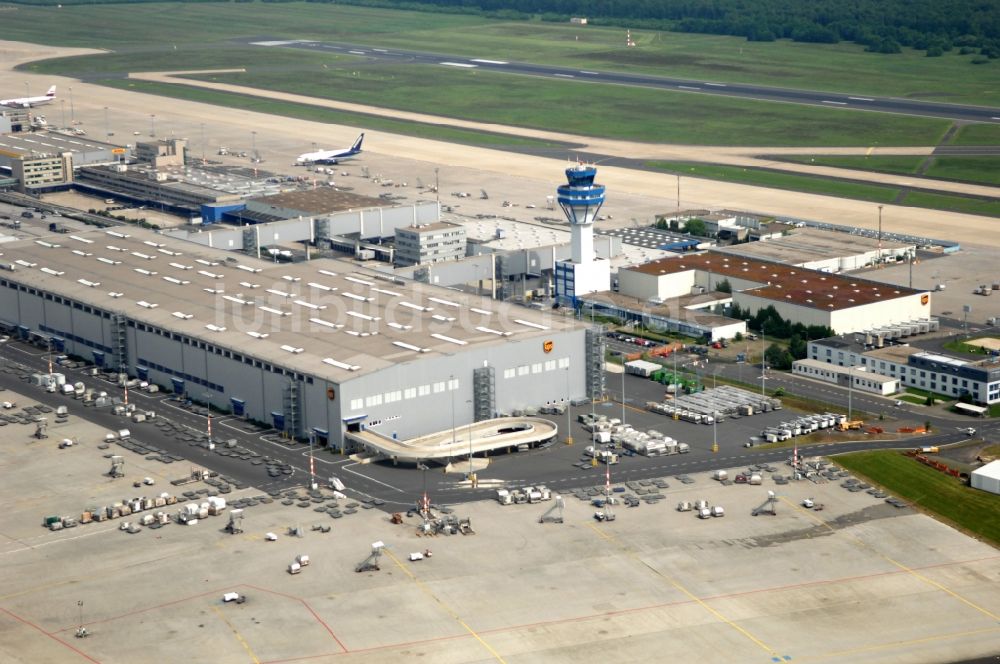 Luftbild Köln - Gelände des Flughafen im Ortsteil Grengel in Köln im Bundesland Nordrhein-Westfalen, Deutschland