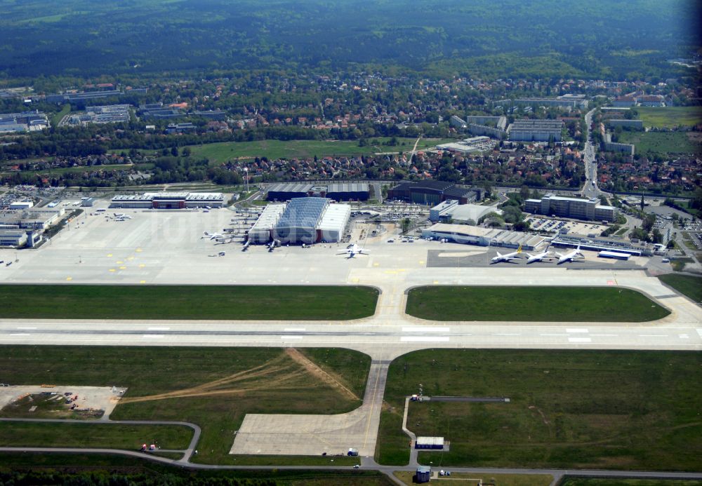 Luftaufnahme Dresden - Gelände des Flughafen im Ortsteil Klotzsche in Dresden im Bundesland Sachsen, Deutschland