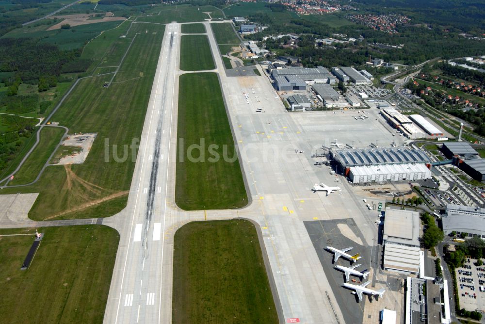 Dresden von oben - Gelände des Flughafen im Ortsteil Klotzsche in Dresden im Bundesland Sachsen, Deutschland