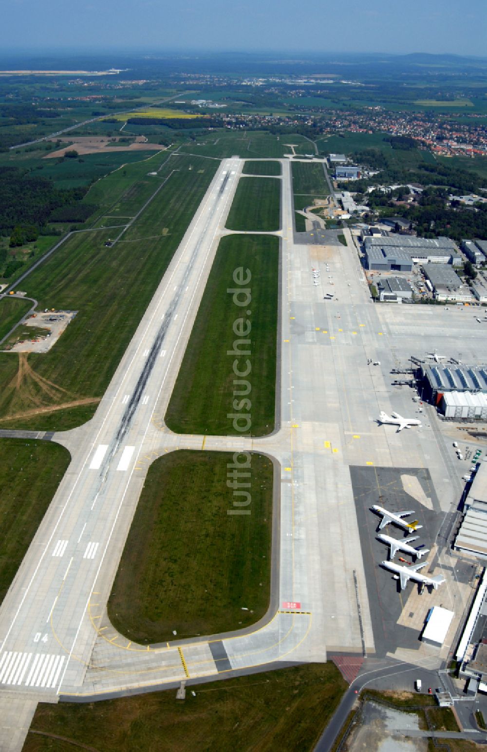 Dresden aus der Vogelperspektive: Gelände des Flughafen im Ortsteil Klotzsche in Dresden im Bundesland Sachsen, Deutschland