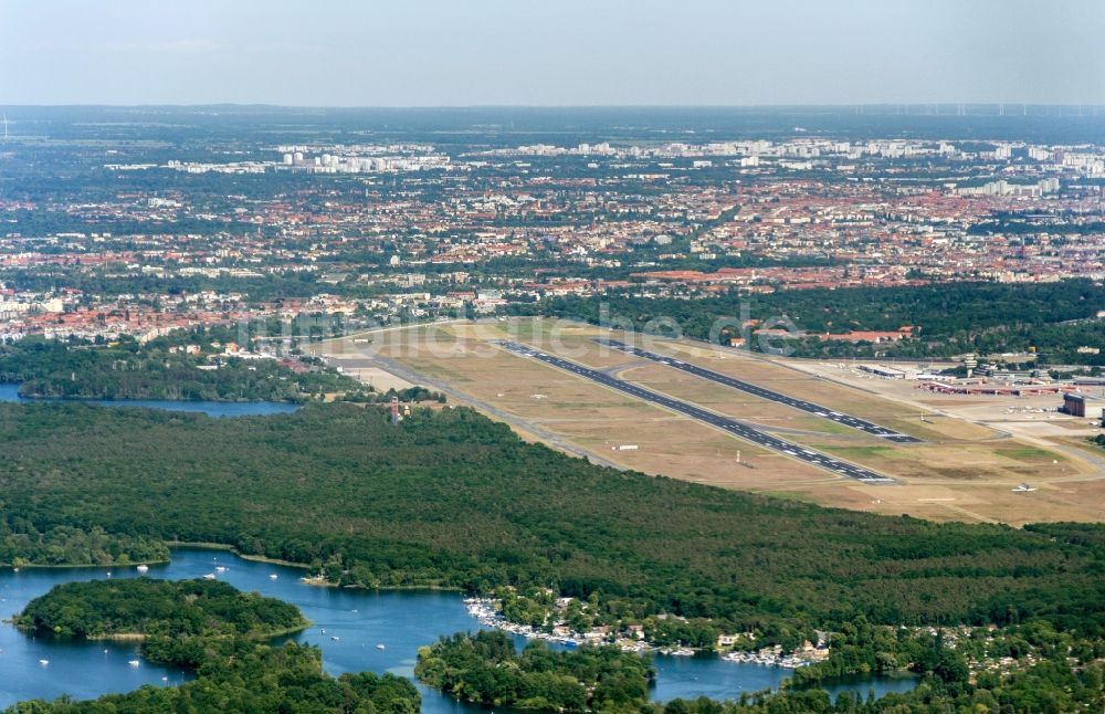 Luftbild Berlin - Gelände des Flughafen im Ortsteil Tegel in Berlin, Deutschland