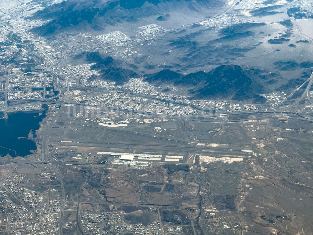 Madinah aus der Vogelperspektive: Gelände des Flughafen Prince Mohammad bin Abdulaziz International Airport in Madinah in Al Madinah Province, Saudi-Arabien