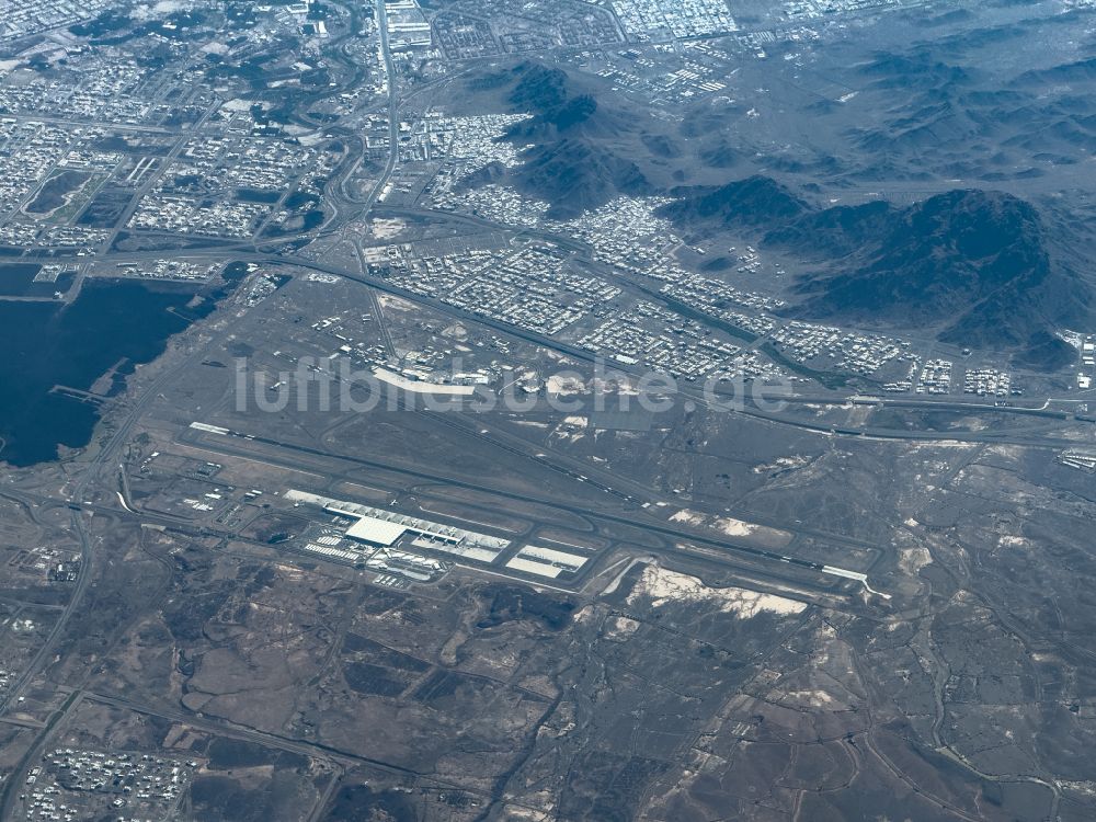 Luftbild Madinah - Gelände des Flughafen Prince Mohammad bin Abdulaziz International Airport in Madinah in Al Madinah Province, Saudi-Arabien