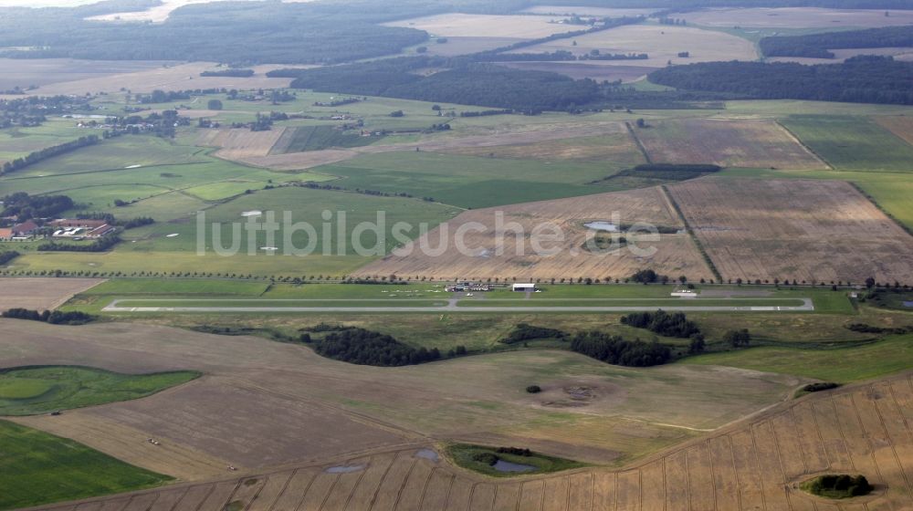 Luftaufnahme Samtens - Gelände des Flughafen Samtens-Güttin - Ostseeflughafen Güttin in Samtens im Bundesland Mecklenburg-Vorpommern