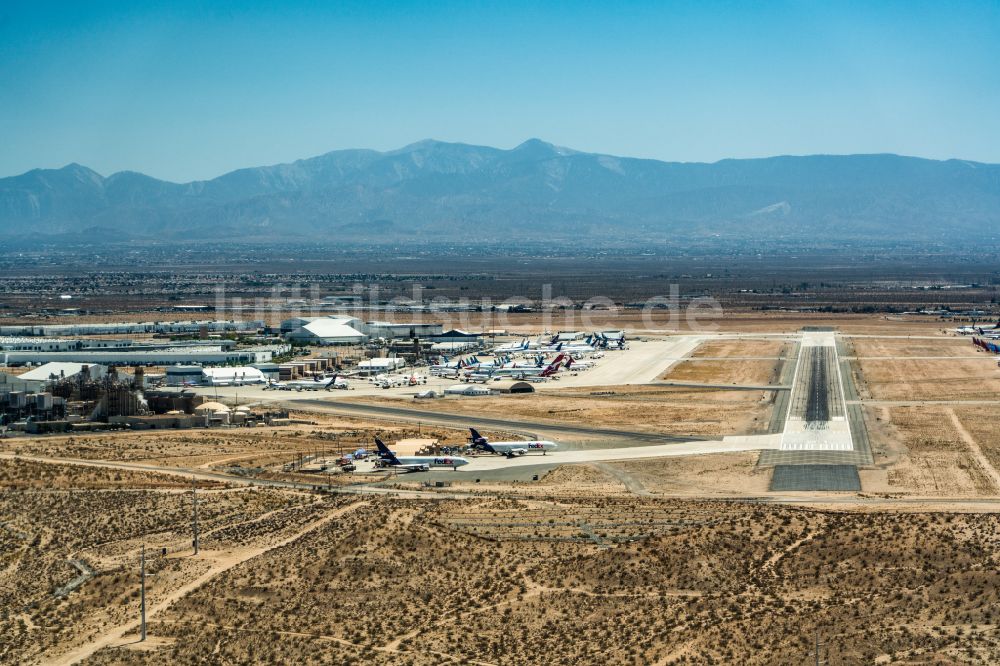 Luftbild Victorville - Gelände des Flughafen Southern California Logistics Airport in Victorville in Kalifornien, USA