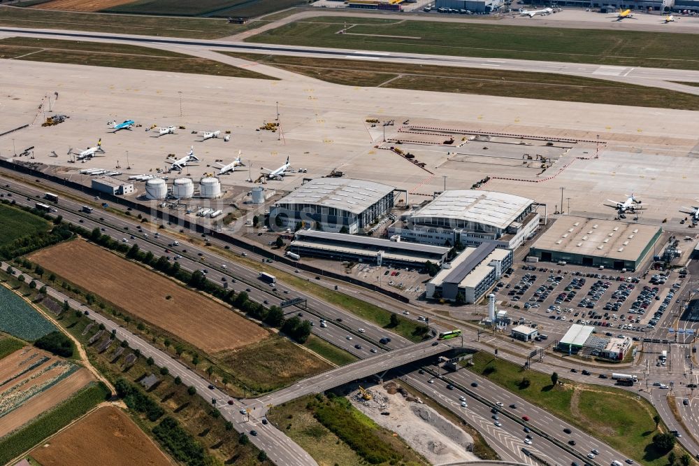 Stuttgart von oben - Gelände des Flughafen in Stuttgart im Bundesland Baden-Württemberg, Deutschland