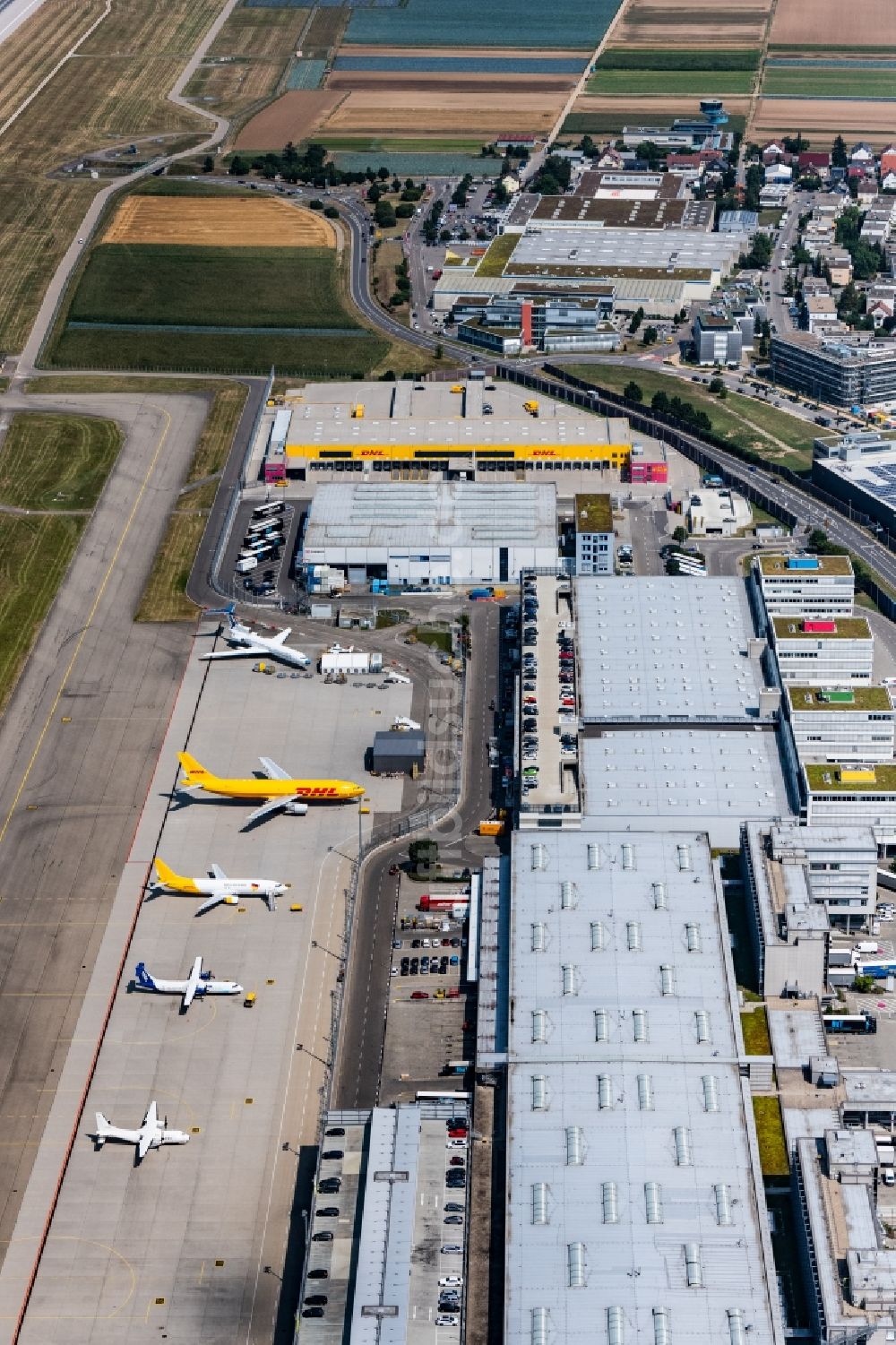 Luftbild Stuttgart - Gelände des Flughafen in Stuttgart im Bundesland Baden-Württemberg, Deutschland