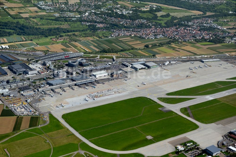 Stuttgart von oben - Gelände des Flughafen in Stuttgart im Bundesland Baden-Württemberg, Deutschland