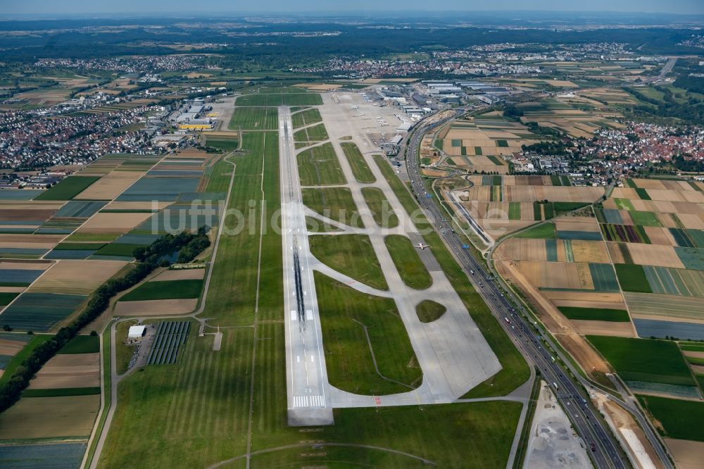 Stuttgart von oben - Gelände des Flughafen in Stuttgart im Bundesland Baden-Württemberg, Deutschland