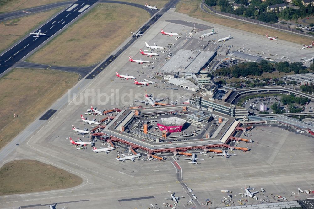 Berlin von oben - Gelände des Flughafen Tegel in Berlin