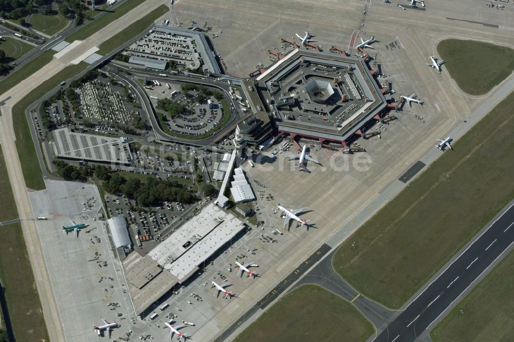 Luftbild Berlin - Gelände des Flughafen Tegel in Berlin