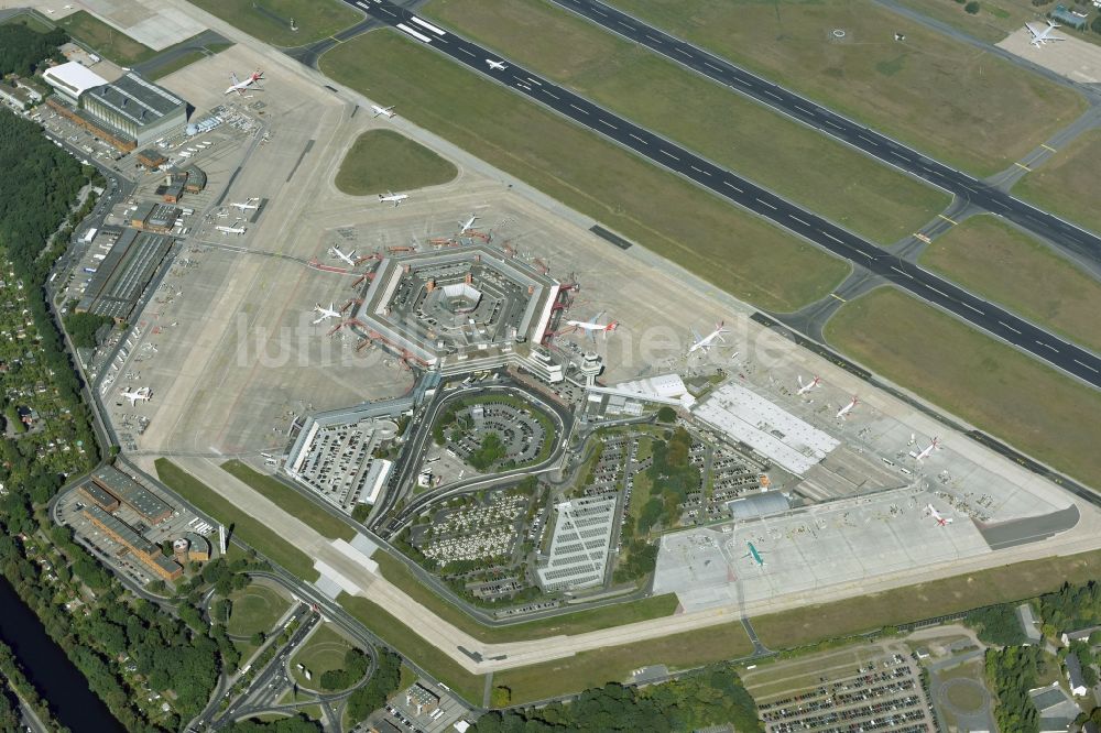 Berlin von oben - Gelände des Flughafen Tegel in Berlin