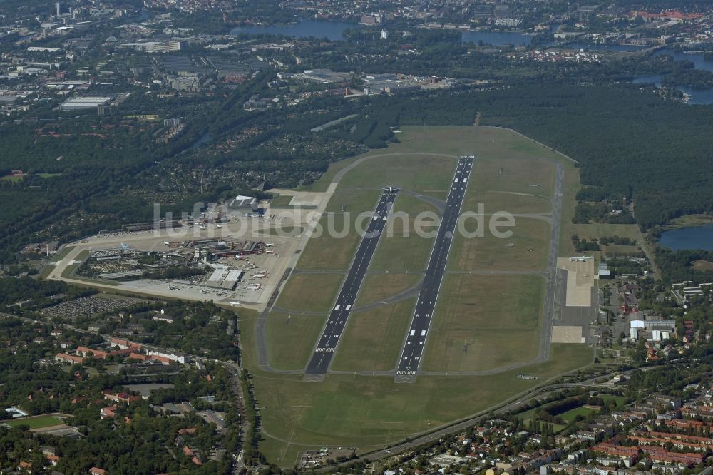 Berlin aus der Vogelperspektive: Gelände des Flughafen Tegel in Berlin