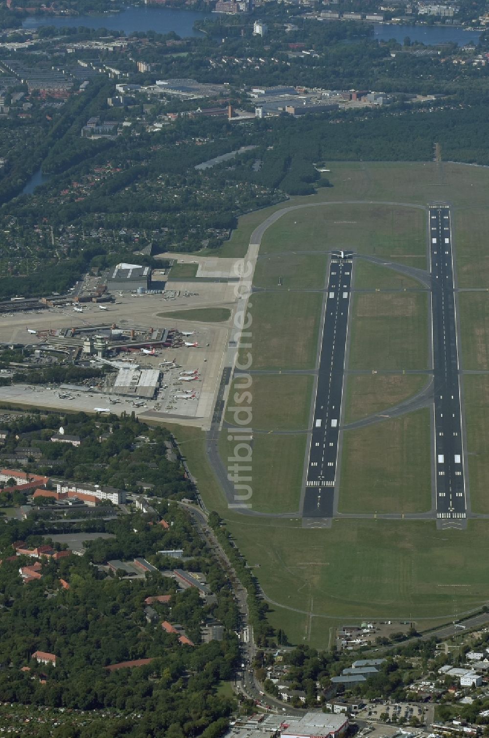 Luftbild Berlin - Gelände des Flughafen Tegel in Berlin