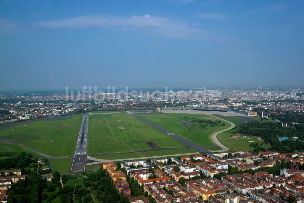 Luftbild Berlin - Gelände des Flughafen Tempelhof in Berlin